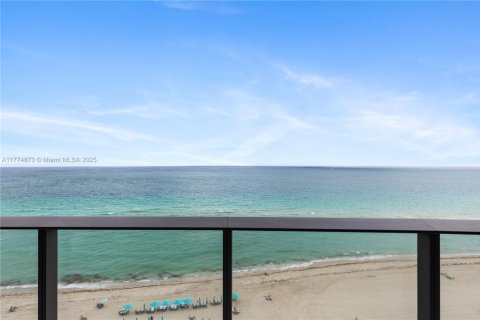 Condo in Sunny Isles Beach, Florida, 2 bedrooms № 1865517 - photo 30