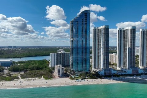Condominio en venta en Sunny Isles Beach, Florida, 2 dormitorios, 145.95 m2 № 1865517 - foto 3