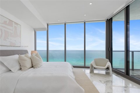 Condo in Sunny Isles Beach, Florida, 2 bedrooms № 1865517 - photo 25