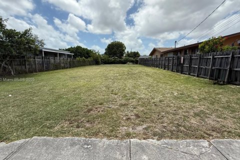 Terreno en venta en Miami, Florida № 1862206 - foto 1