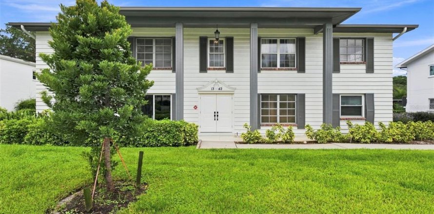 Condominio en Saint Petersburg, Florida, 2 dormitorios  № 2277906