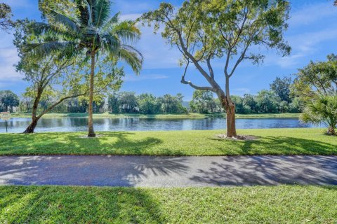 Condominio en venta en Pompano Beach, Florida, 2 dormitorios, 129.97 m2 № 987220 - foto 1