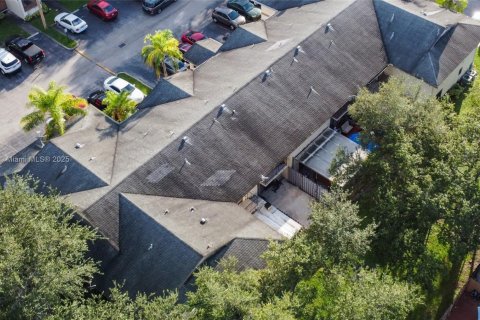 Townhouse in Miami, Florida 2 bedrooms, 85.47 sq.m. № 1954397 - photo 6