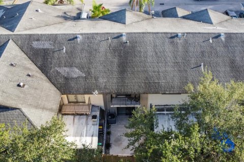 Townhouse in Miami, Florida 2 bedrooms, 85.47 sq.m. № 1954397 - photo 8