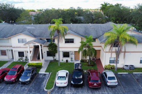 Townhouse in Miami, Florida 2 bedrooms, 85.47 sq.m. № 1954397 - photo 10