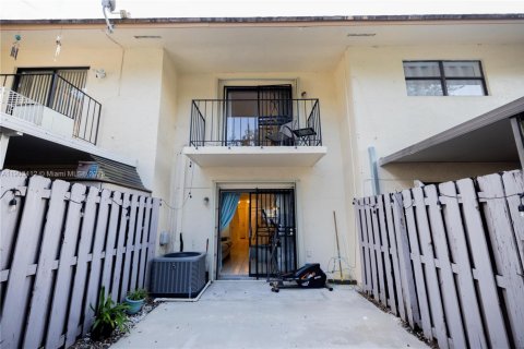 Townhouse in Miami, Florida 2 bedrooms, 85.47 sq.m. № 1954397 - photo 17