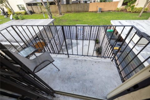 Townhouse in Miami, Florida 2 bedrooms, 85.47 sq.m. № 1954397 - photo 30