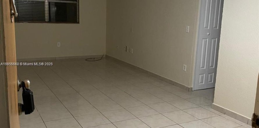 Кондоминиум с 2 спальнями в Хайалиа, Флорида № 1878880