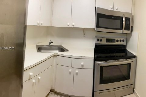 Снять в аренду кондоминиум в Хайалиа, Флорида 2 спальни, 71.53м2, № 1878880 - фото 4