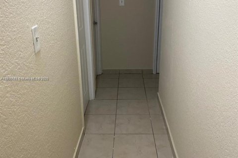 Снять в аренду кондоминиум в Хайалиа, Флорида 2 спальни, 71.53м2, № 1878880 - фото 2