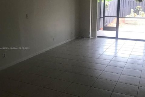 Adosado en venta en Sunrise, Florida, 2 dormitorios, 123.75 m2 № 1978267 - foto 1
