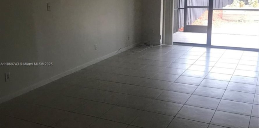 Adosado en Sunrise, Florida 2 dormitorios, 123.75 m2 № 1978267