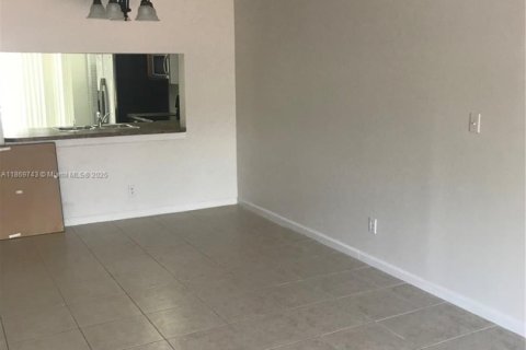 Adosado en venta en Sunrise, Florida, 2 dormitorios, 123.75 m2 № 1978267 - foto 2