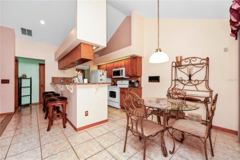 House in Orlando, Florida 4 bedrooms, 206.43 sq.m. № 1750792 - photo 12