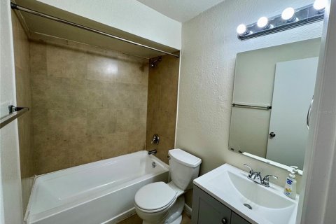 Condo in Orlando, Florida, 2 bedrooms № 2402739 - photo 14