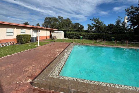 Condo in Orlando, Florida, 2 bedrooms № 2402739 - photo 18