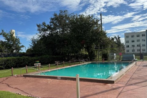 Condo in Orlando, Florida, 2 bedrooms № 2402739 - photo 17