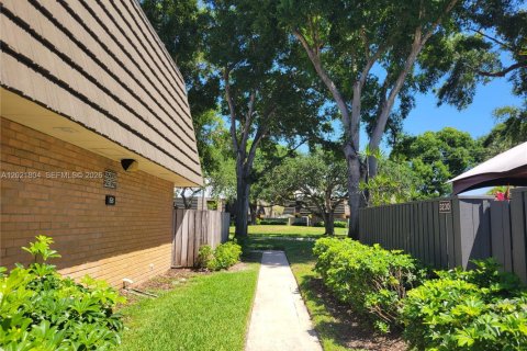 Townhouse in West Palm Beach, Florida 2 bedrooms, 114.83 sq.m. № 2171554 - photo 23