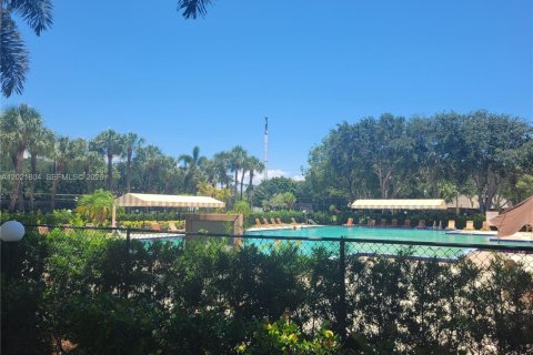 Townhouse in West Palm Beach, Florida 2 bedrooms, 114.83 sq.m. № 2171554 - photo 25
