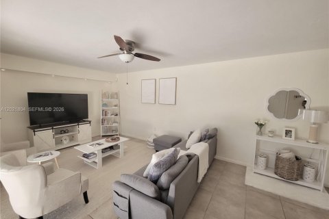Townhouse in West Palm Beach, Florida 2 bedrooms, 114.83 sq.m. № 2171554 - photo 6