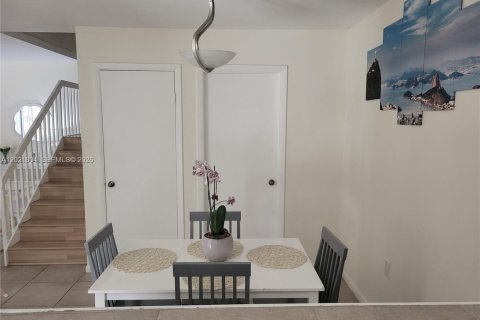Townhouse in West Palm Beach, Florida 2 bedrooms, 114.83 sq.m. № 2171554 - photo 14