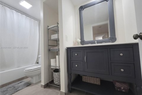 Townhouse in West Palm Beach, Florida 2 bedrooms, 114.83 sq.m. № 2171554 - photo 15