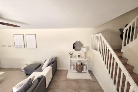 Townhouse in West Palm Beach, Florida 2 bedrooms, 114.83 sq.m. № 2171554 - photo 10