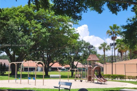 Townhouse in West Palm Beach, Florida 2 bedrooms, 114.83 sq.m. № 2171554 - photo 28