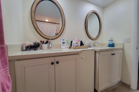 Townhouse in West Palm Beach, Florida 2 bedrooms, 114.83 sq.m. № 2171554 - photo 21