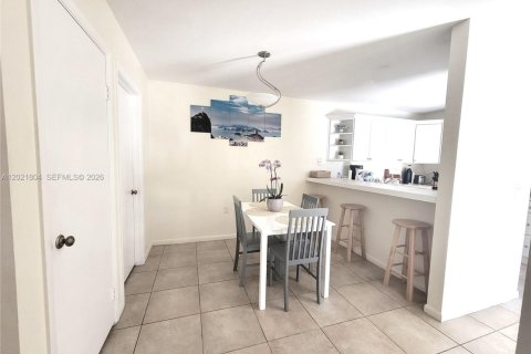 Townhouse in West Palm Beach, Florida 2 bedrooms, 114.83 sq.m. № 2171554 - photo 11
