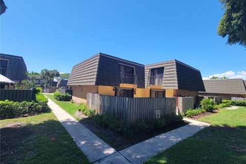 Townhouse in West Palm Beach, Florida 2 bedrooms, 114.83 sq.m. № 2171554 - photo 2