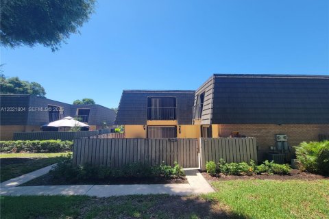 Townhouse in West Palm Beach, Florida 2 bedrooms, 114.83 sq.m. № 2171554 - photo 8