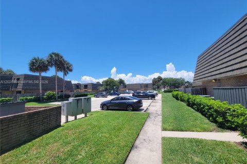 Townhouse in West Palm Beach, Florida 2 bedrooms, 114.83 sq.m. № 2171554 - photo 24