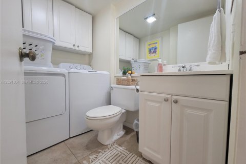 Townhouse in West Palm Beach, Florida 2 bedrooms, 114.83 sq.m. № 2171554 - photo 4