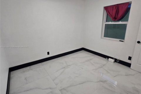 House in Miami, Florida 1 bedroom, 118.82 sq.m. № 1968695 - photo 12