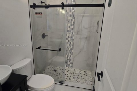 House in Miami, Florida 1 bedroom, 118.82 sq.m. № 1968695 - photo 7