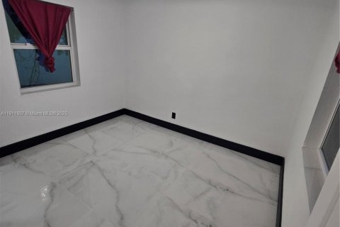 House in Miami, Florida 1 bedroom, 118.82 sq.m. № 1968695 - photo 9