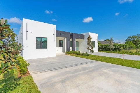 Adosado en venta en Miami, Florida, 3 dormitorios № 1974958 - foto 2