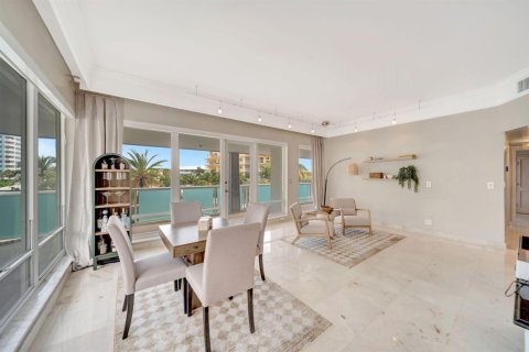 Condominio en venta en Fort Lauderdale, Florida, 4 dormitorios, 278.99 m2 № 2077448 - foto 28