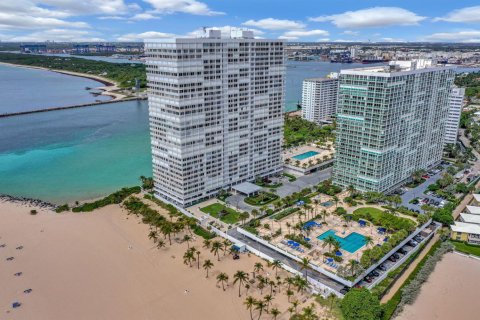 Condominio en venta en Fort Lauderdale, Florida, 4 dormitorios, 278.99 m2 № 2077448 - foto 2