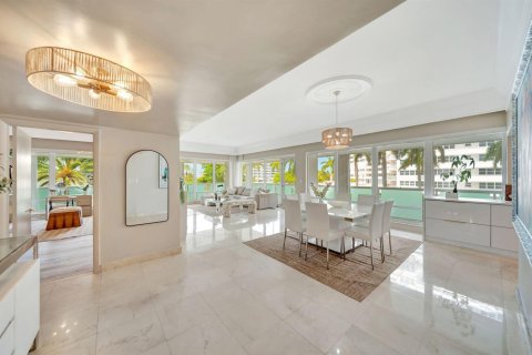 Condominio en venta en Fort Lauderdale, Florida, 4 dormitorios, 278.99 m2 № 2077448 - foto 4