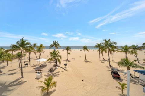 Condominio en venta en Fort Lauderdale, Florida, 4 dormitorios, 278.99 m2 № 2077448 - foto 3