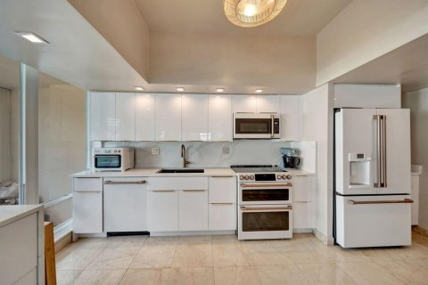 Condominio en venta en Fort Lauderdale, Florida, 4 dormitorios, 278.99 m2 № 2077448 - foto 12