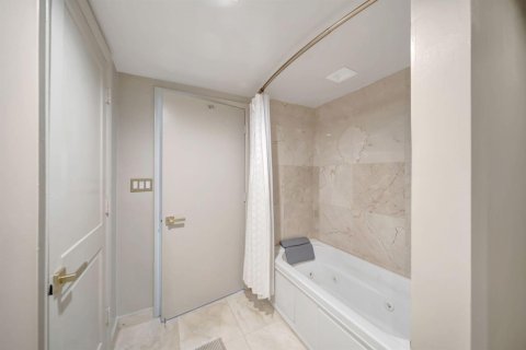 Condominio en venta en Fort Lauderdale, Florida, 4 dormitorios, 278.99 m2 № 2077448 - foto 24