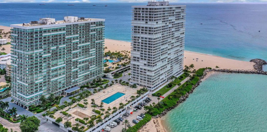 Condominio en Fort Lauderdale, Florida, 4 dormitorios  № 2077448