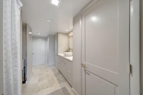 Condominio en venta en Fort Lauderdale, Florida, 4 dormitorios, 278.99 m2 № 2077448 - foto 25