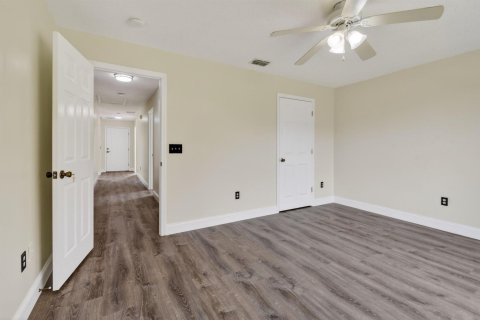 House in Port St. Lucie, Florida 4 bedrooms, 177.91 sq.m. № 2184226 - photo 30