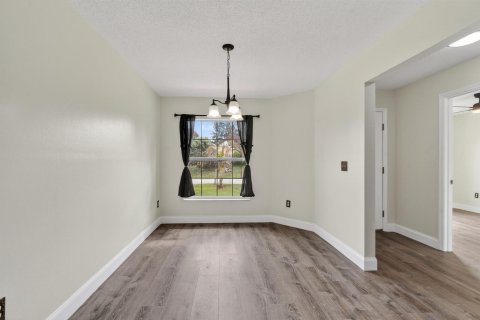 House in Port St. Lucie, Florida 4 bedrooms, 177.91 sq.m. № 2184226 - photo 16