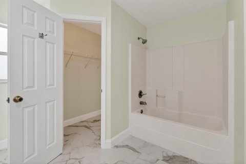 House in Port St. Lucie, Florida 4 bedrooms, 177.91 sq.m. № 2184226 - photo 23