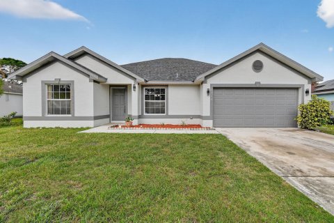 House in Port St. Lucie, Florida 4 bedrooms, 177.91 sq.m. № 2184226